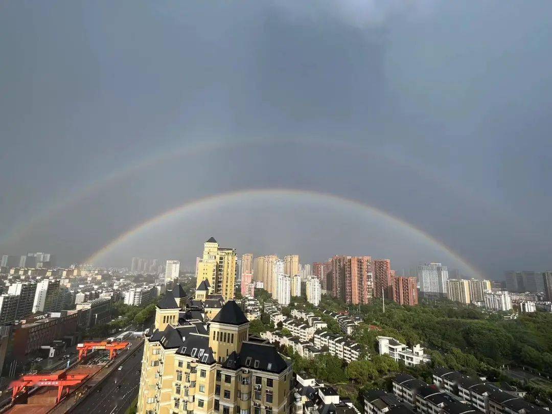 安徽雨后彩虹：最新雨情快报，美丽景象映照新晴空